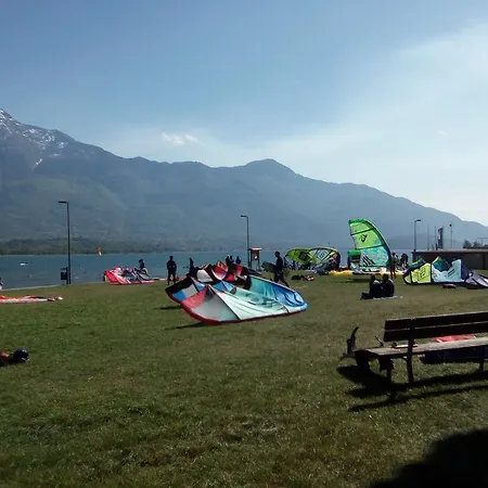 Sul Lago Di Como * ג'רה לאריו